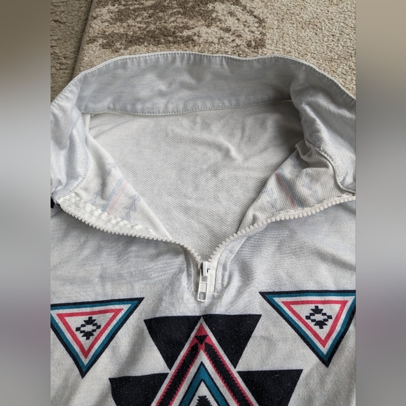 Vintage Southwestern pattern long sleeve - Picture 2 of 4